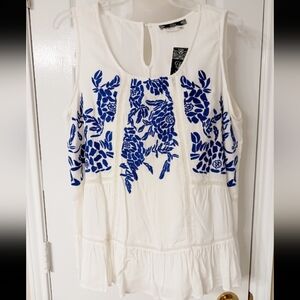 Tru Luxe Jean's White and Blue Embroidered Sleeveless Top Size XL. NWT!